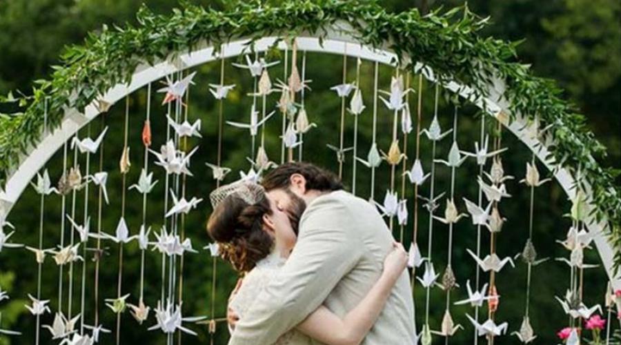 Οδηγίες βήμα προς βήμα για το πώς να φτιάξετε μια γαμήλια καμάρα με τα χέρια σας - ιδέες, φωτογραφίες, συμβουλές.  Καμάρες γάμου: φωτογραφίες και ιδέες για νεόνυμφους DIY αψίδα γάμου από τεχνητά λουλούδια